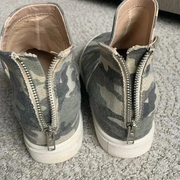 Steve Madden Georgie sneaker size 9 1/2 medium camouflage canvas print - Picture 7 of 9